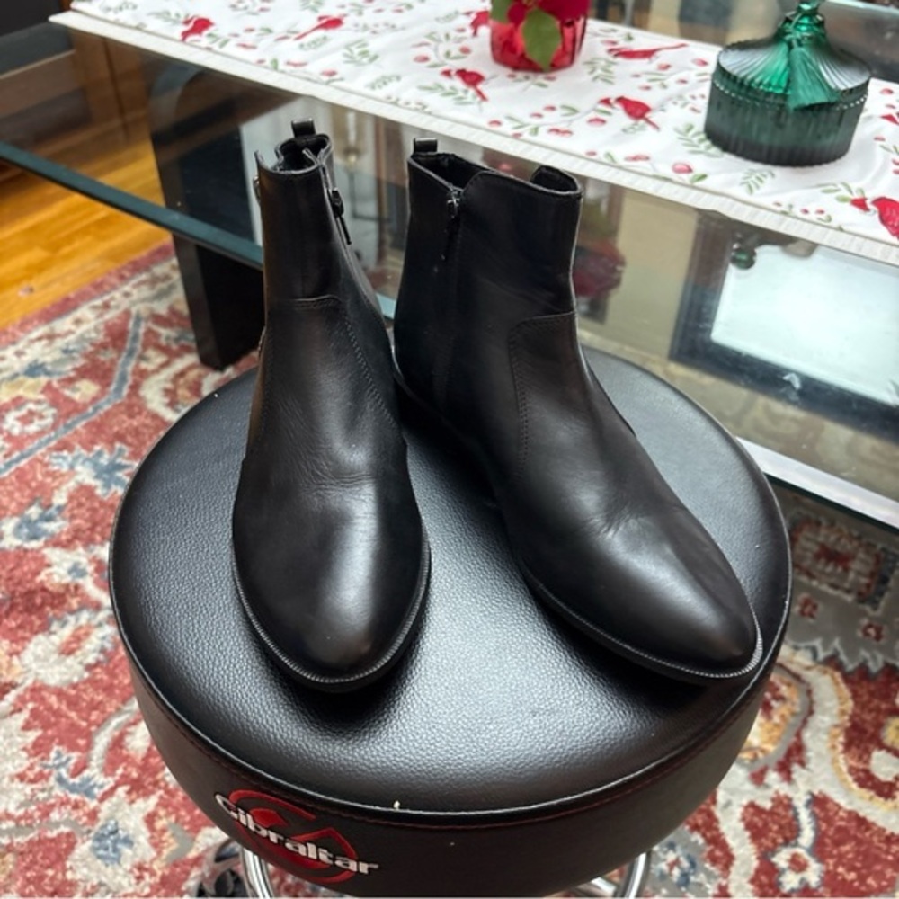 Marc Fisher Sleek Black leather women’s ankle Boots size 8,